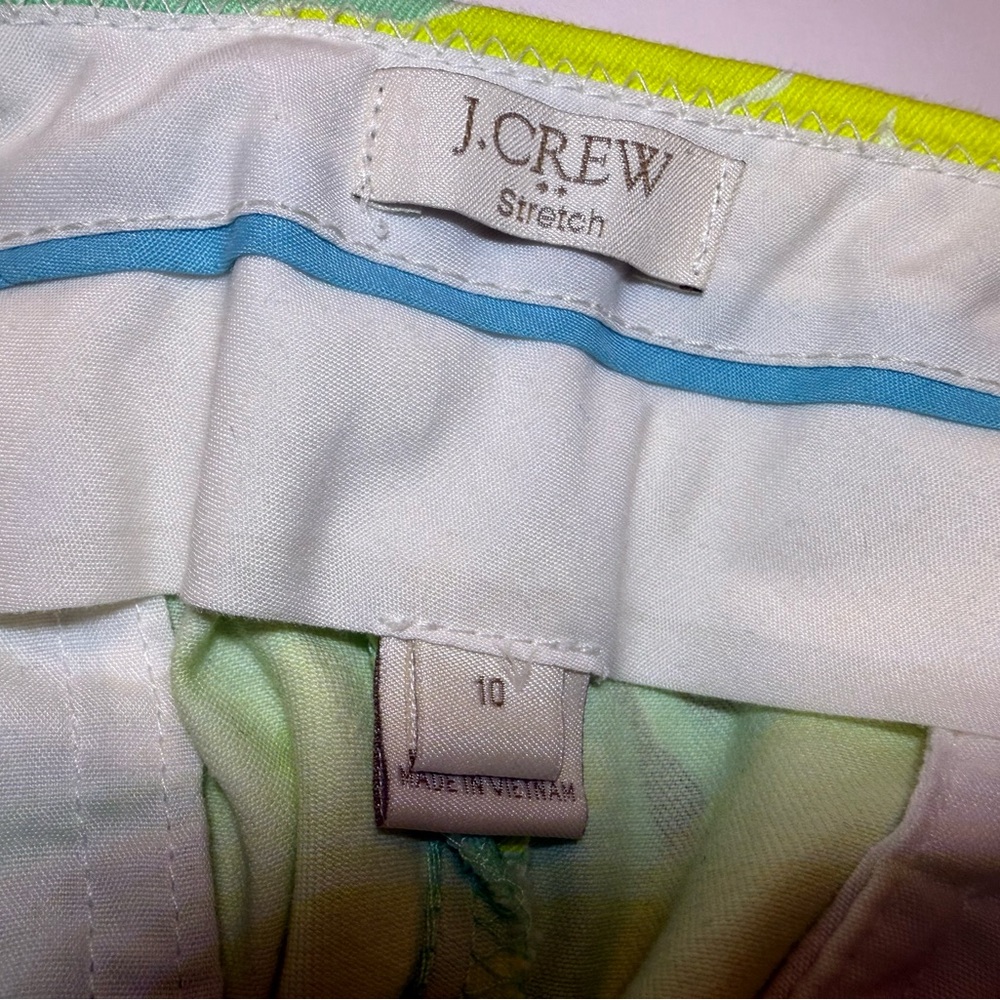 J. Crew Chino Shorts Mid Rise Floral Green Yellow Cotton Women Size 10 Like New - Picture 2 of 12